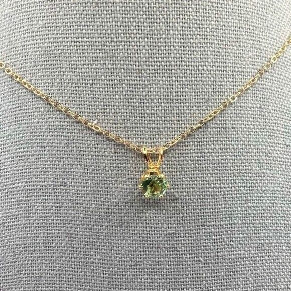 Bianca Stone Swarovski Crystal Dainty Green Crystal Pendant Necklace - Picture 4 of 6